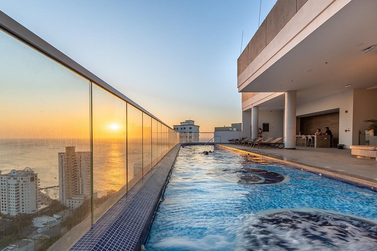 Ámbar roca frente a la playa