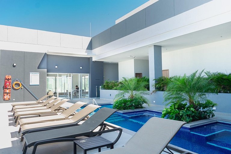 Ámbar roca frente a la playa