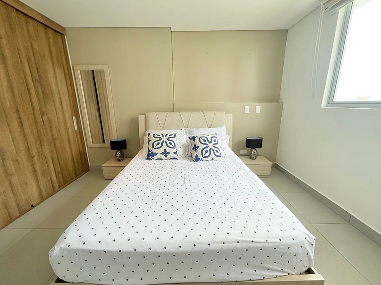 Ámbar roca frente a la playa