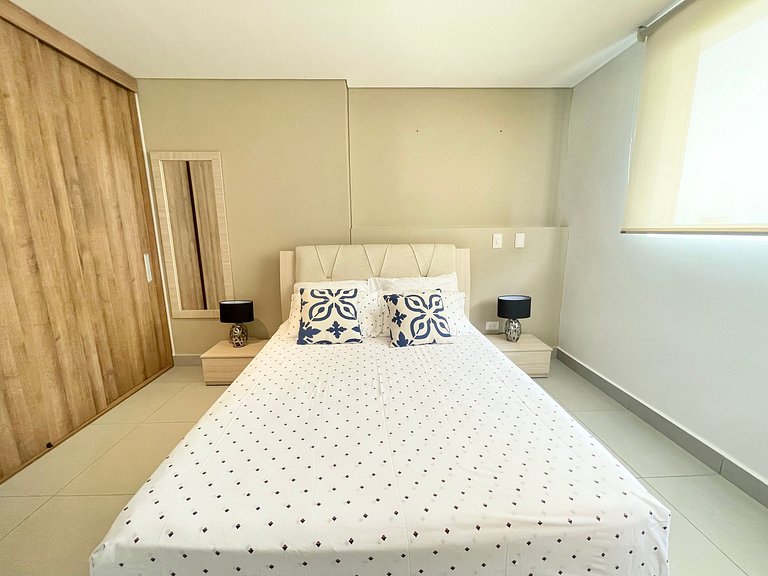 Ámbar roca frente a la playa