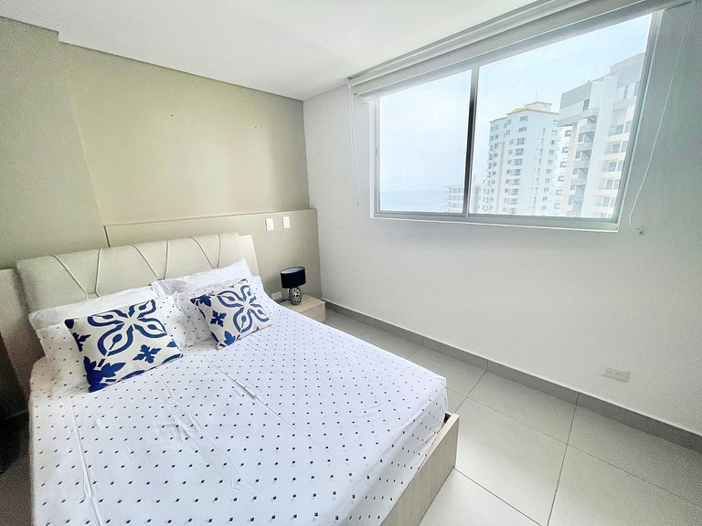 Ámbar roca frente a la playa