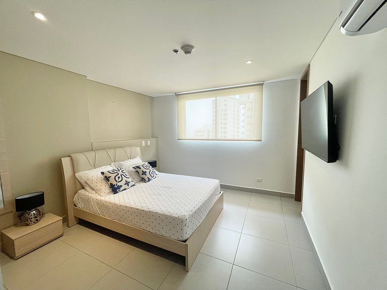 Ámbar roca frente a la playa