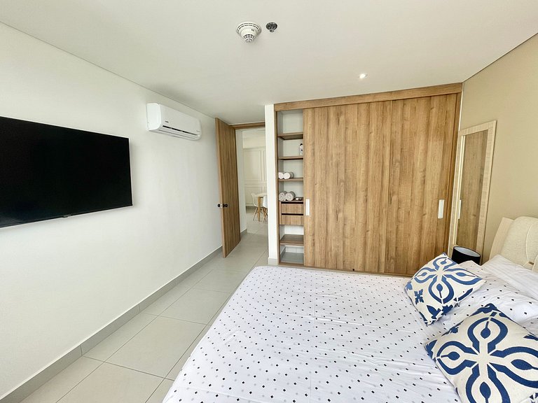 Ámbar roca frente a la playa