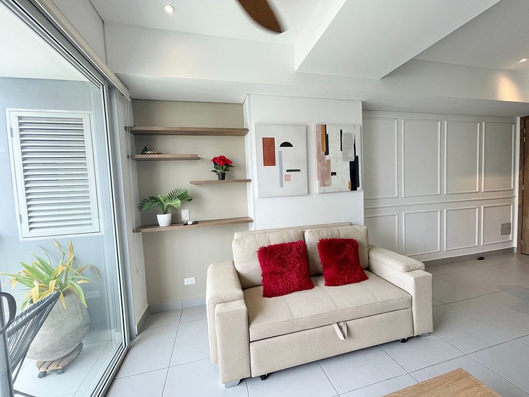 Ámbar roca frente a la playa