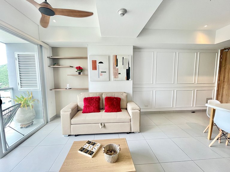 Ámbar roca frente a la playa