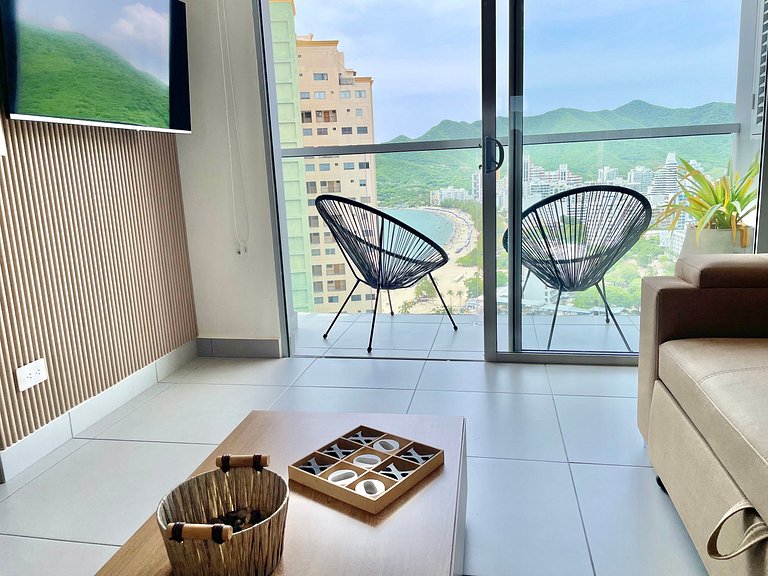 Ámbar roca frente a la playa