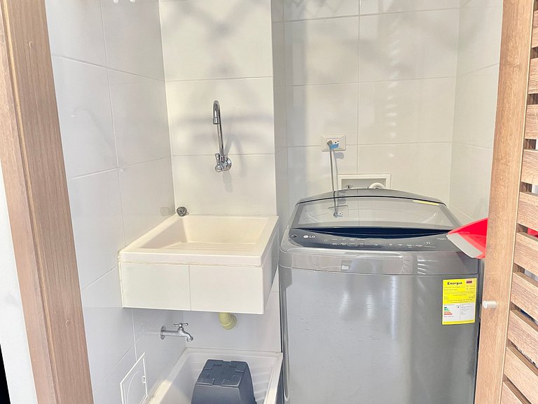 Ámbar roca frente a la playa