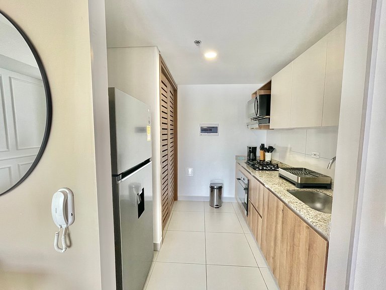 Ámbar roca frente a la playa