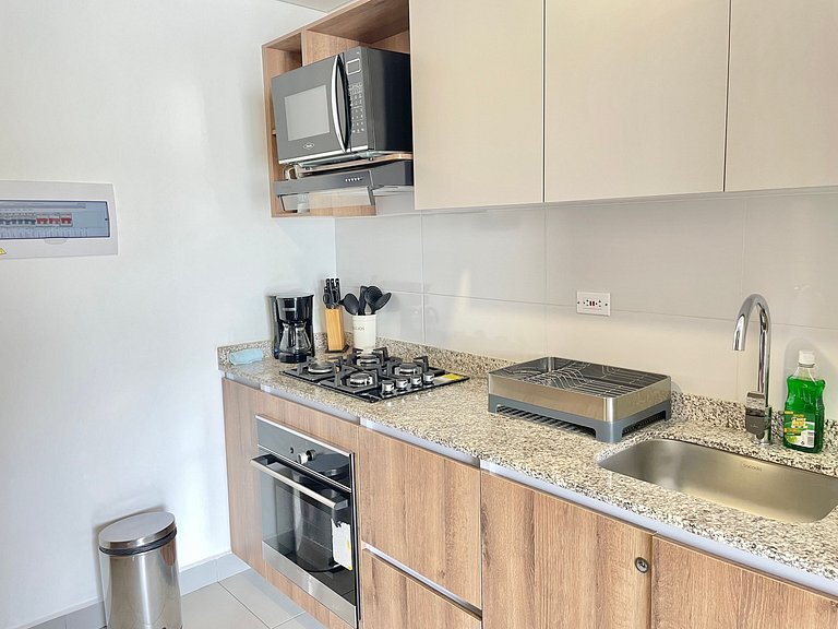 Ámbar roca frente a la playa