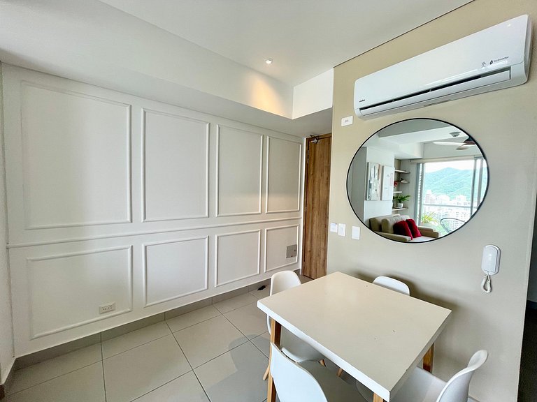 Ámbar roca frente a la playa