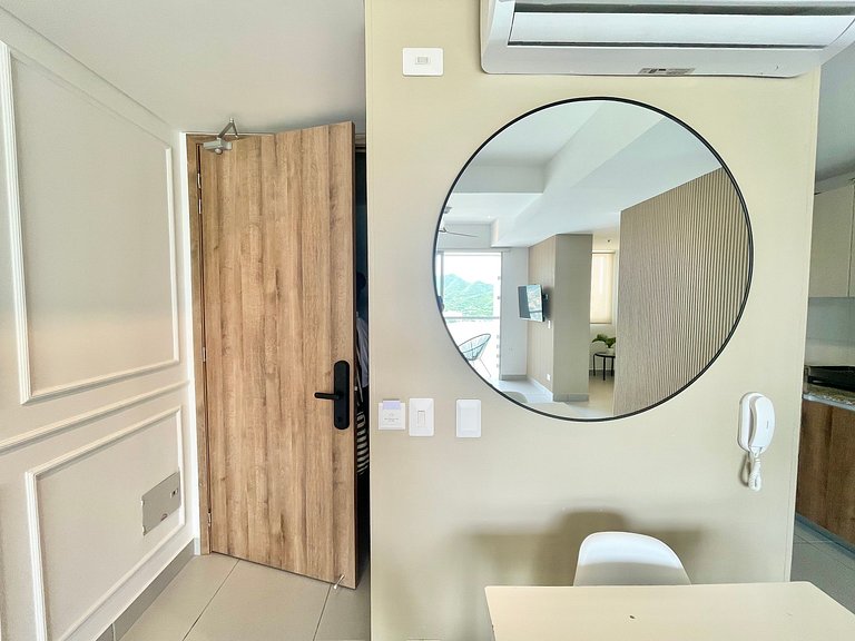 Ámbar roca frente a la playa