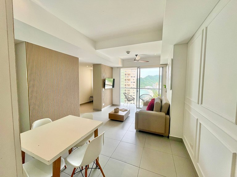 Ámbar roca frente a la playa