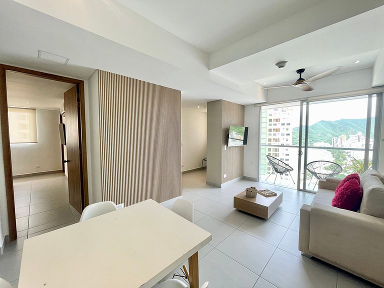 Ámbar roca frente a la playa