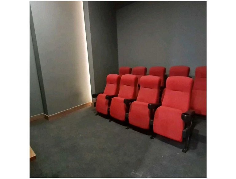 Ámbar roca frente a la playa