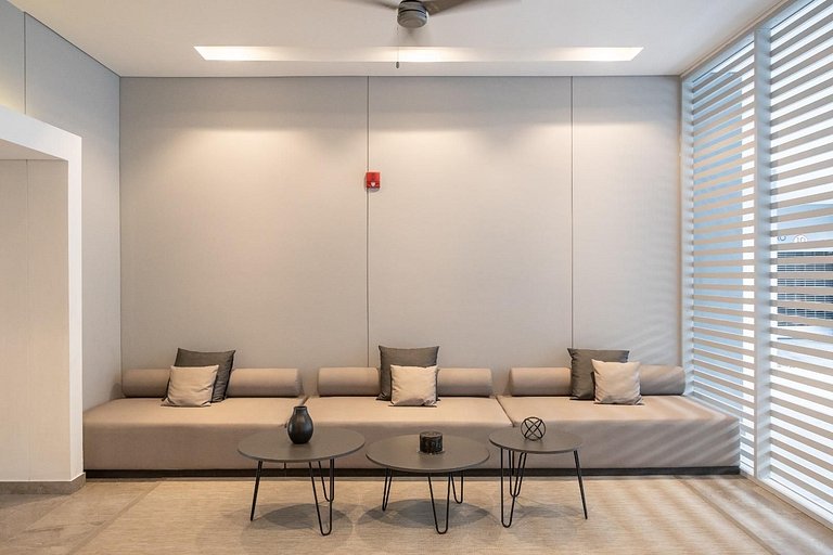 Ámbar roca frente a la playa