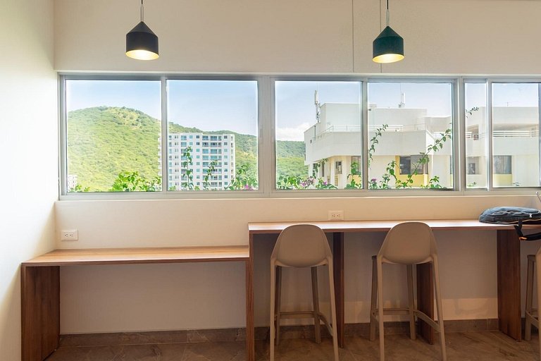 Ámbar roca frente a la playa