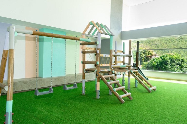 Ámbar roca frente a la playa