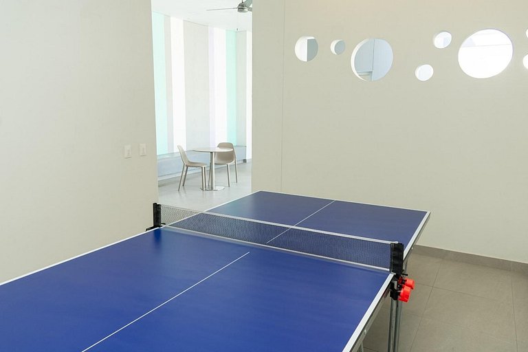 Ámbar roca frente a la playa