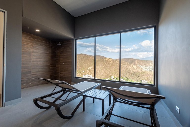 Ámbar roca frente a la playa